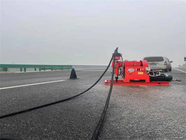 松潘马路路基路面开裂下沉注浆加固灌浆