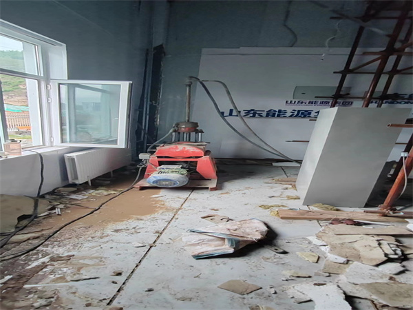 松潘地基基础下沉墙体裂缝加固注浆顶升施工